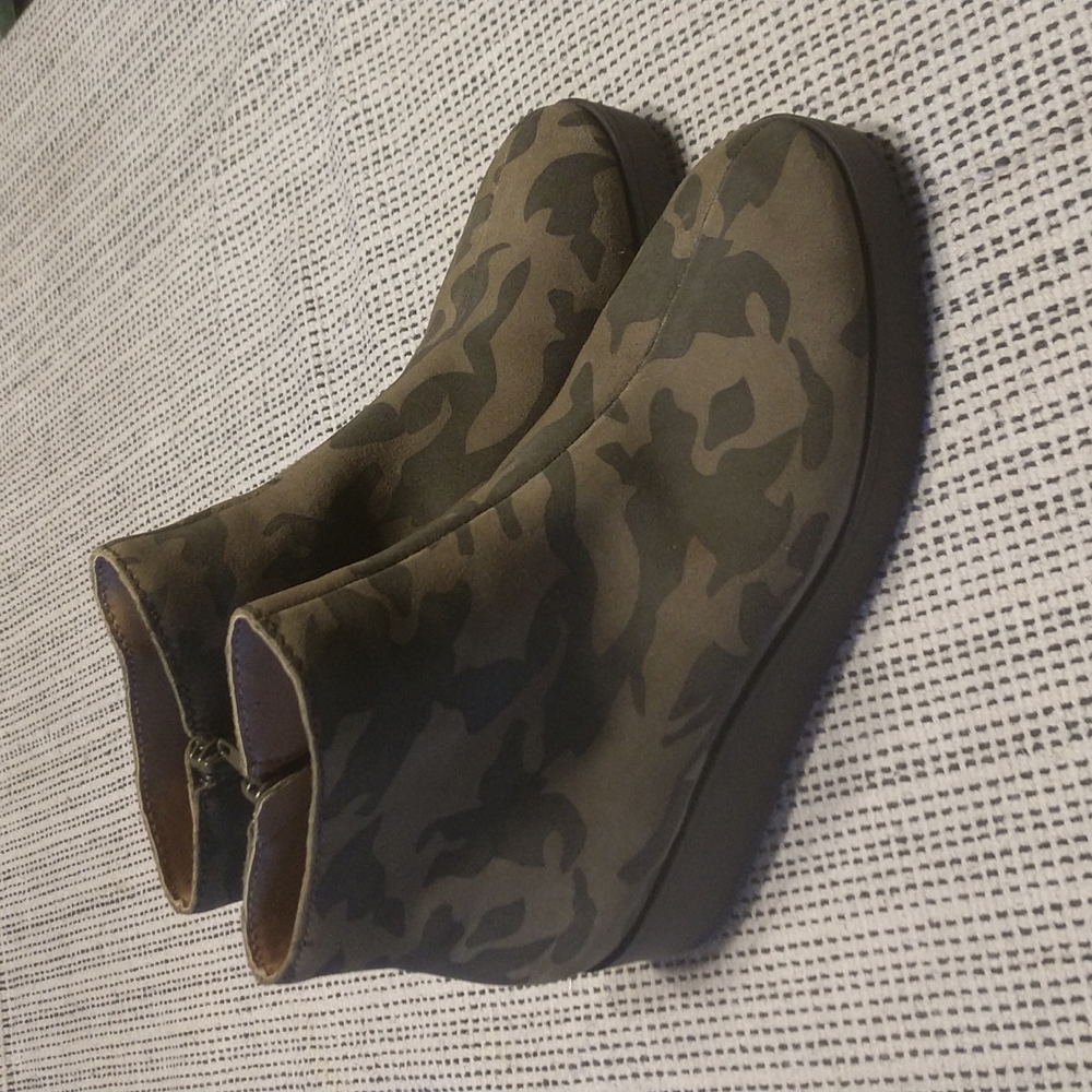 Lucky Brand Karmeya Booties Size 6